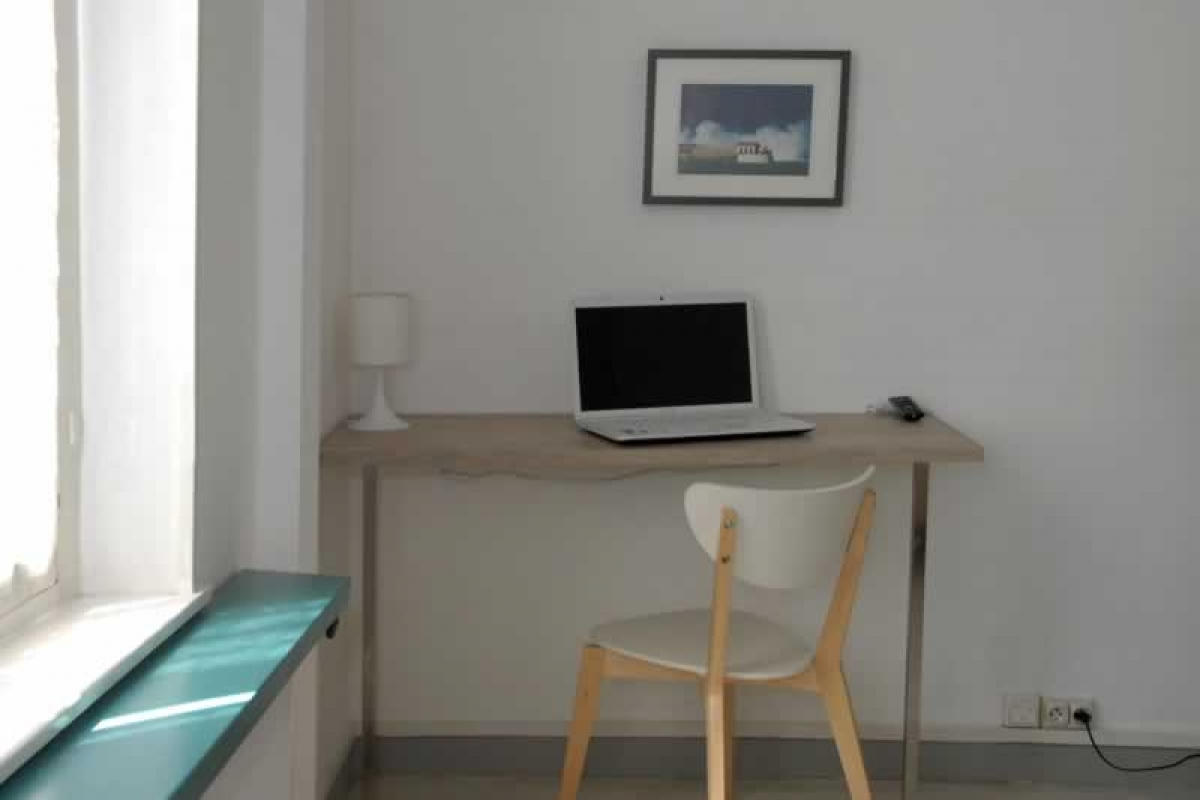le bureau d'une chambre meublée