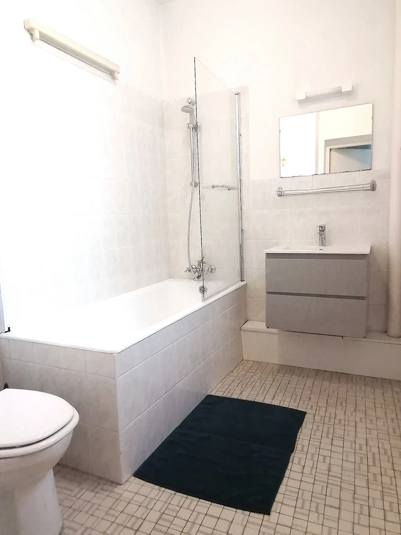 Une salle de bain d'une Studette Premium